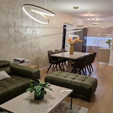 Capsula Luxury Apartment Умаг Екстер'єр фото