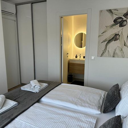 Capsula Luxury Apartment Умаг Екстер'єр фото