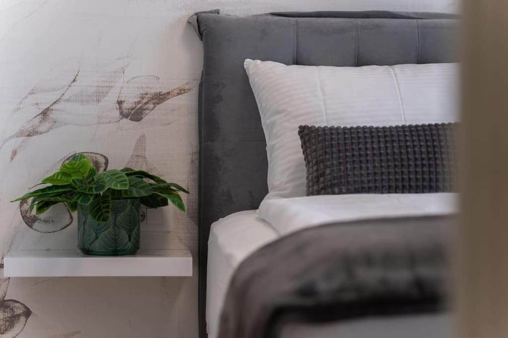 Capsula Luxury Apartment Умаг Екстер'єр фото