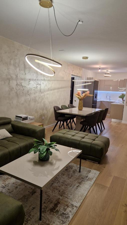 Capsula Luxury Apartment Умаг Екстер'єр фото