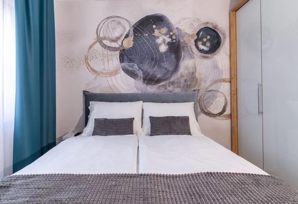 Capsula Luxury Apartment Умаг Екстер'єр фото