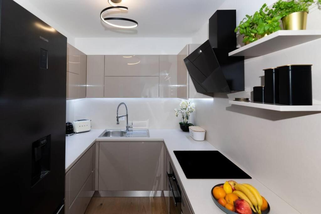 Capsula Luxury Apartment Умаг Екстер'єр фото